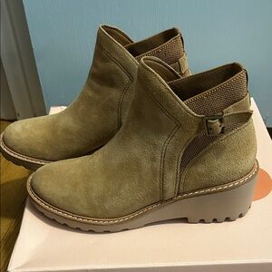 Giani Bernini Light Brown Suede Ankle Booties